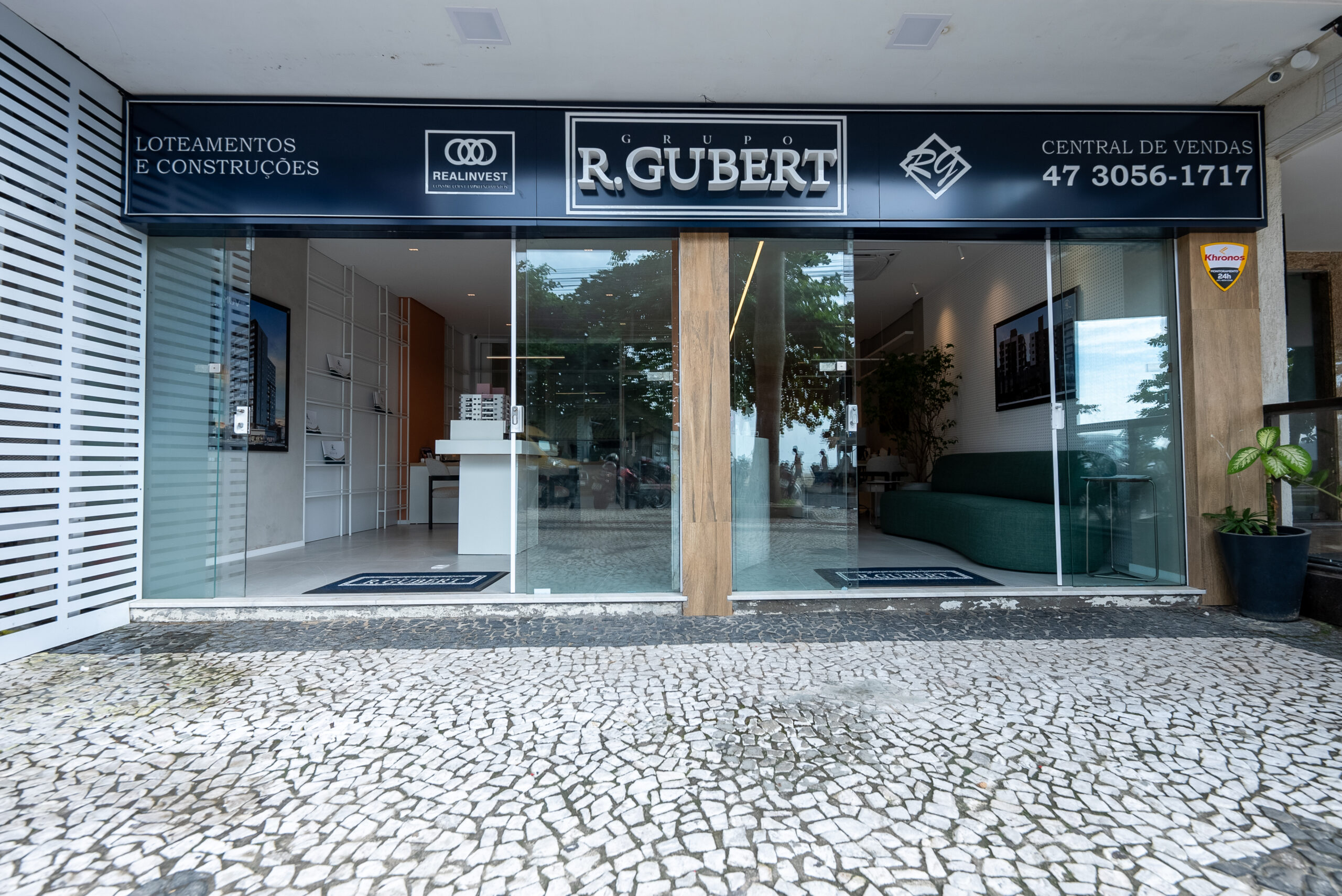 Fachada Grupo R. Gubert em Balneário Camboriú - SC